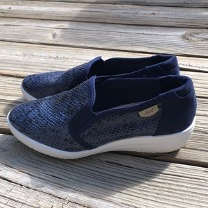 Ann Klein women’s size 6.5 slip ons with a little bit of a wedge.